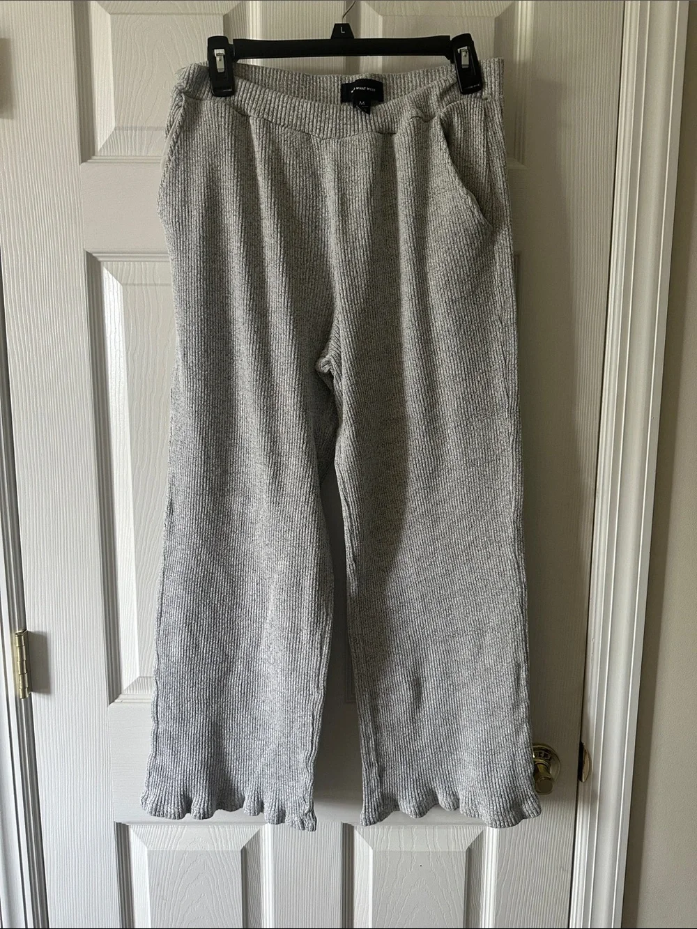 Who What Wear Light Gray Ribbed Knit women’s size medium' Sweatpants